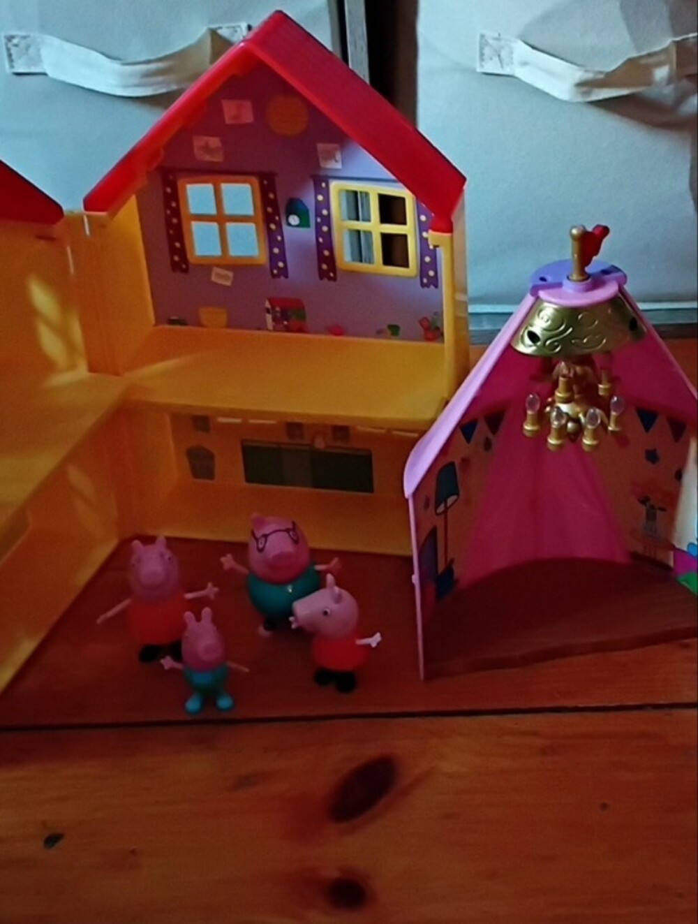 Peppa Pig Pink, Yellow and Red Foldable Playhouse with Figures
